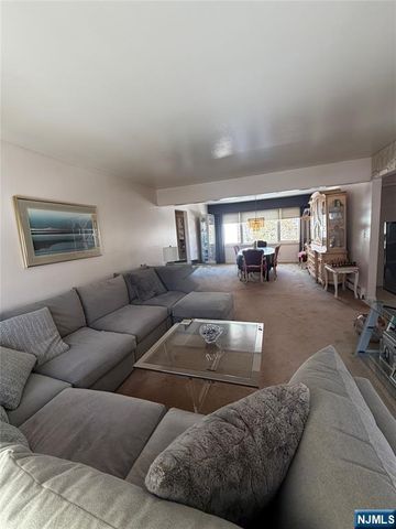 21 Pilgrim Court, Bloomfield, NJ 07003