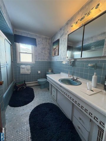 21 Pilgrim Court, Bloomfield, NJ 07003