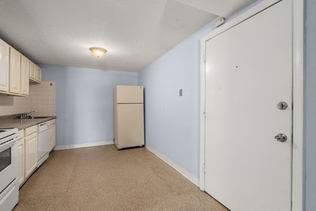 71 Oxford Ave A, Cambridge, MA 02138