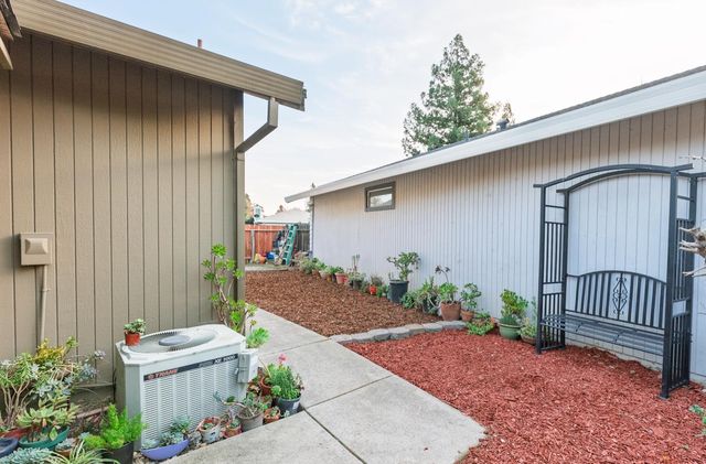 5407 Coral Creek Way, Elk Grove, CA 95758