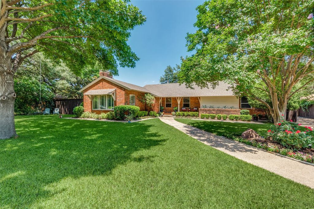 923 Leatrice Drive, Dallas, TX 75208