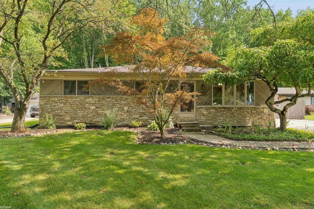 48343 Forbes Drive, Chesterfield, MI 48047