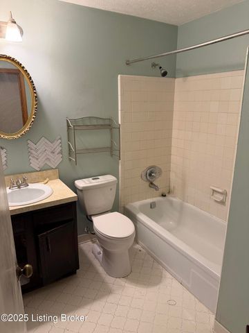 2100 Cox Ln, La Grange, KY 40031