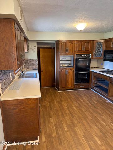 2100 Cox Ln, La Grange, KY 40031