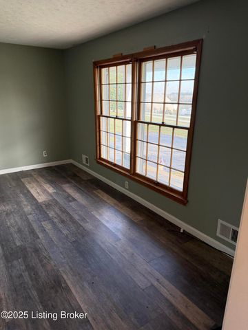 2100 Cox Ln, La Grange, KY 40031