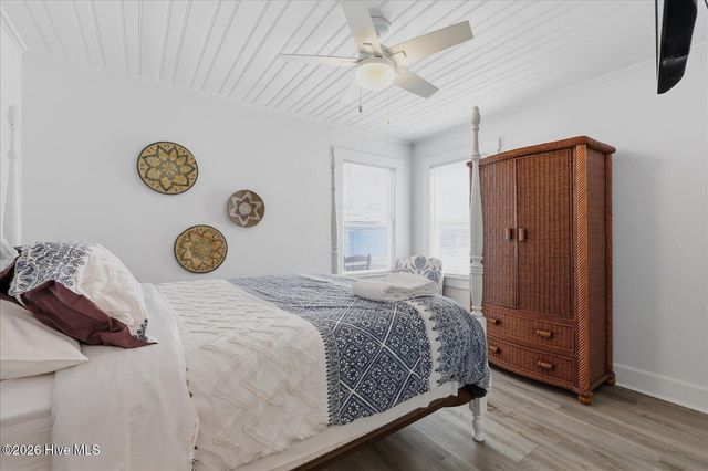 715 Carolina Beach Avenue N, Carolina Beach, NC 28428