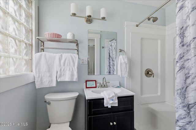 715 Carolina Beach Avenue N, Carolina Beach, NC 28428