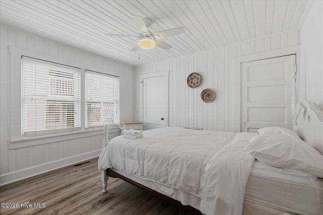 715 Carolina Beach Avenue N, Carolina Beach, NC 28428