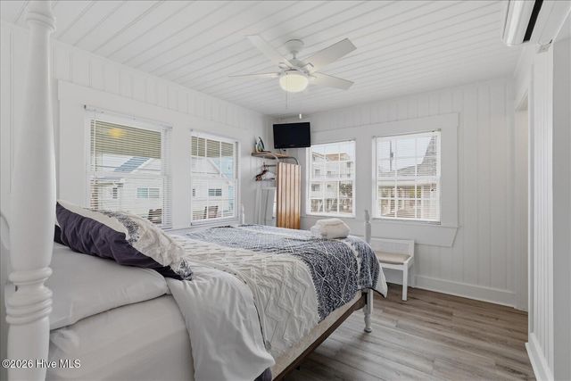 715 Carolina Beach Avenue N, Carolina Beach, NC 28428