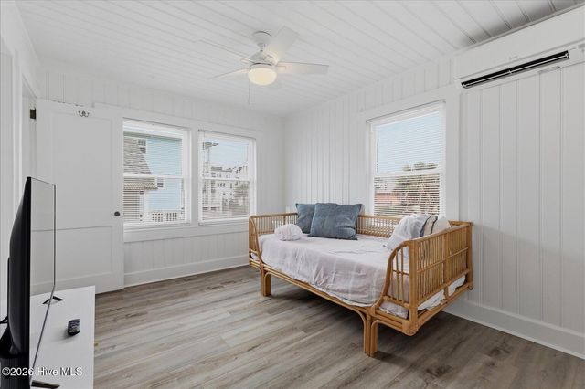 715 Carolina Beach Avenue N, Carolina Beach, NC 28428