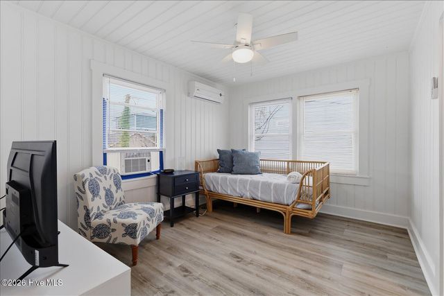 715 Carolina Beach Avenue N, Carolina Beach, NC 28428