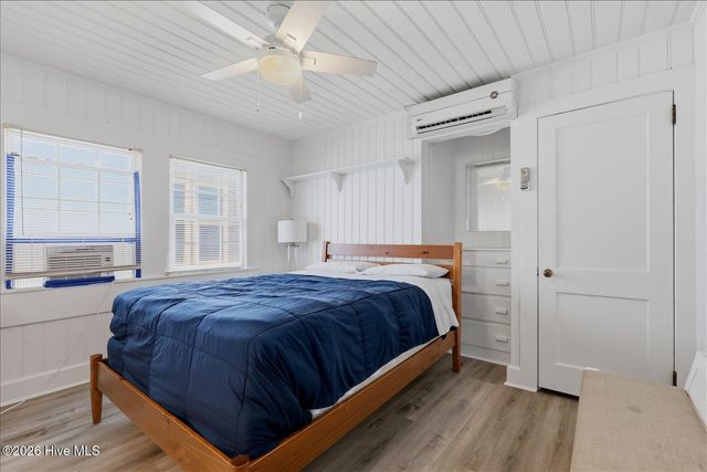 715 Carolina Beach Avenue N, Carolina Beach, NC 28428