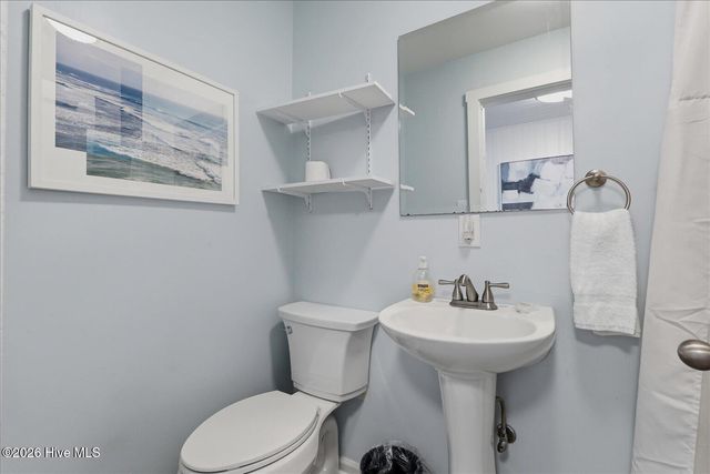 715 Carolina Beach Avenue N, Carolina Beach, NC 28428
