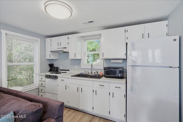 715 Carolina Beach Avenue N, Carolina Beach, NC 28428