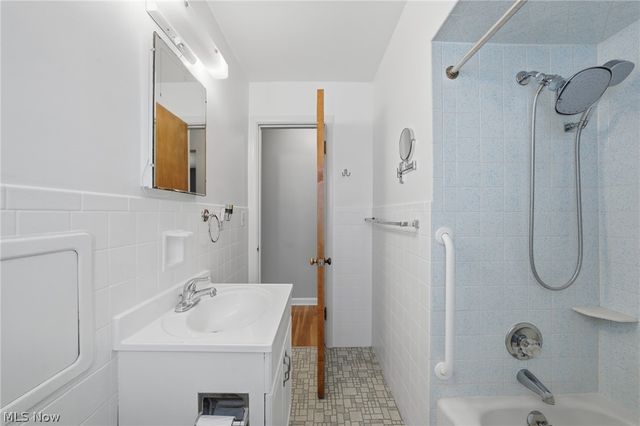 1824 Sackett Avenue, Cuyahoga Falls, OH 44223