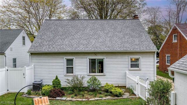 1824 Sackett Avenue, Cuyahoga Falls, OH 44223