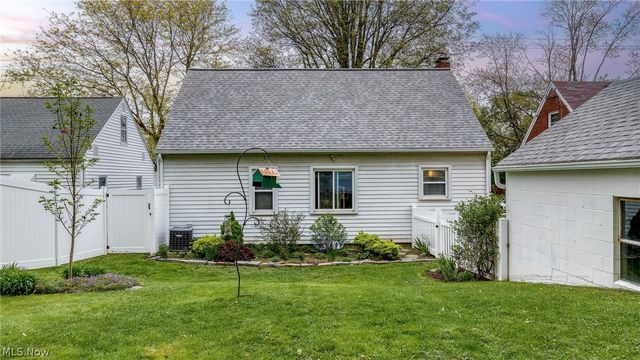 1824 Sackett Avenue, Cuyahoga Falls, OH 44223