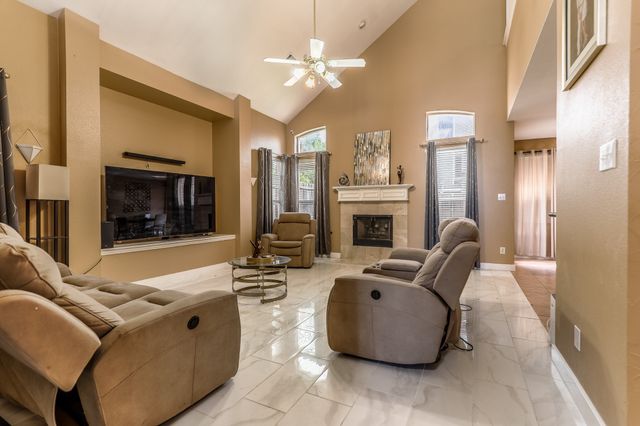 611 Laura Lane, Grand Prairie, TX 75052