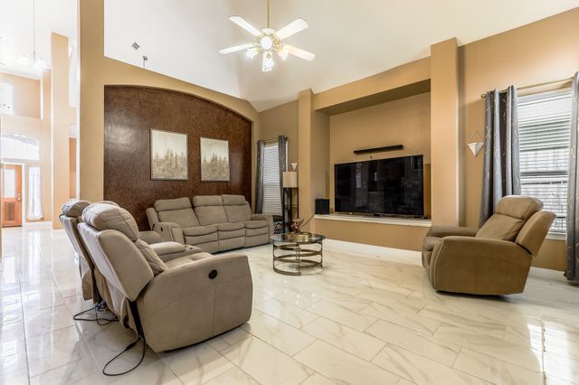 611 Laura Lane, Grand Prairie, TX 75052