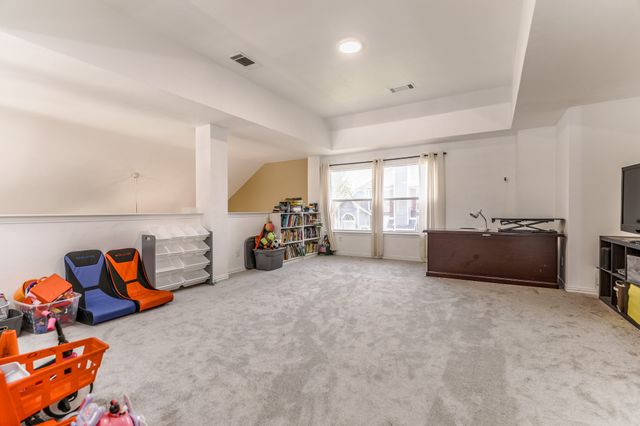 611 Laura Lane, Grand Prairie, TX 75052