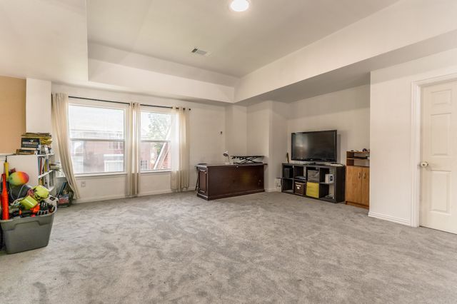 611 Laura Lane, Grand Prairie, TX 75052