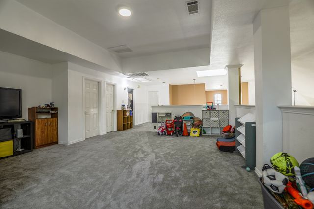 611 Laura Lane, Grand Prairie, TX 75052