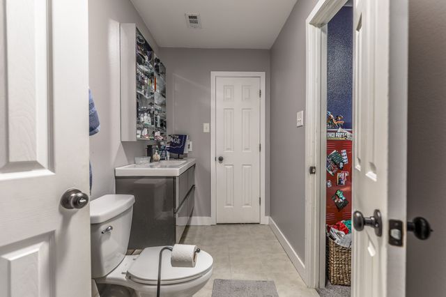 611 Laura Lane, Grand Prairie, TX 75052