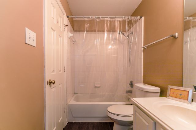 611 Laura Lane, Grand Prairie, TX 75052