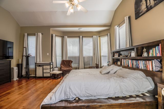 611 Laura Lane, Grand Prairie, TX 75052