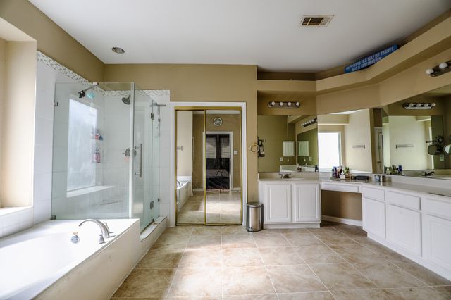 611 Laura Lane, Grand Prairie, TX 75052