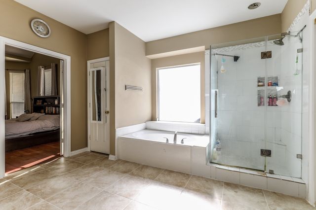 611 Laura Lane, Grand Prairie, TX 75052