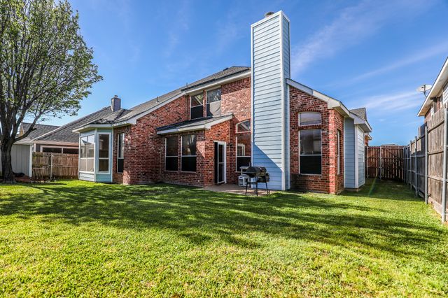 611 Laura Lane, Grand Prairie, TX 75052