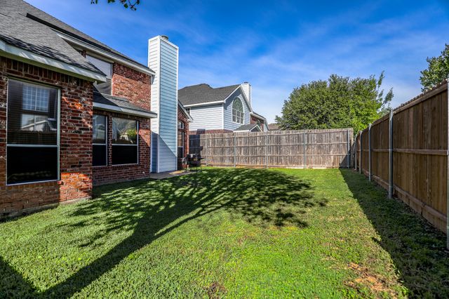611 Laura Lane, Grand Prairie, TX 75052