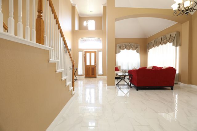 611 Laura Lane, Grand Prairie, TX 75052