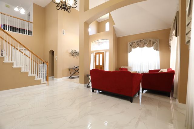 611 Laura Lane, Grand Prairie, TX 75052