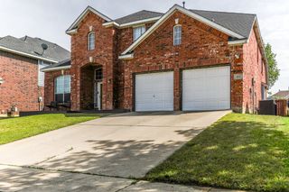611 Laura Lane, Grand Prairie, TX 75052