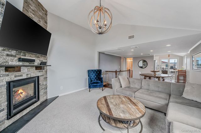 25 E Seacrest Avenue, Lindenhurst, NY 11757
