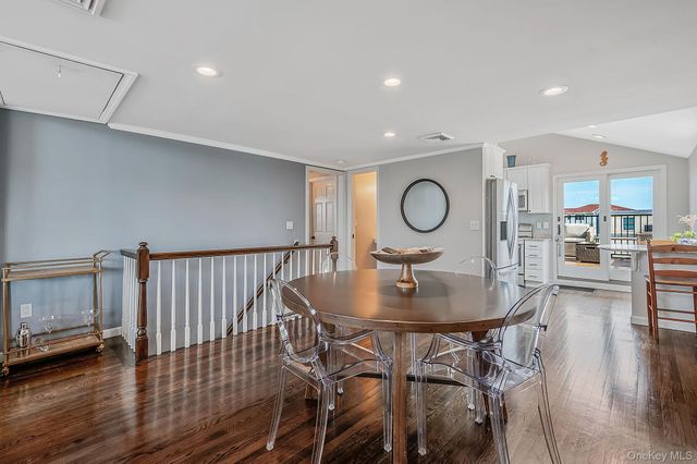 25 E Seacrest Avenue, Lindenhurst, NY 11757