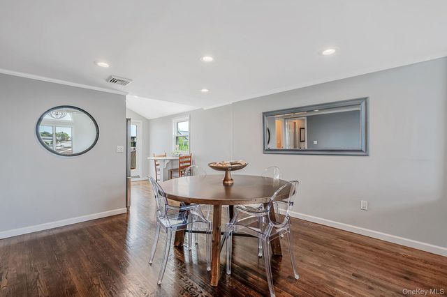 25 E Seacrest Avenue, Lindenhurst, NY 11757