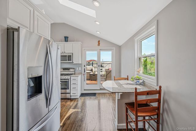 25 E Seacrest Avenue, Lindenhurst, NY 11757