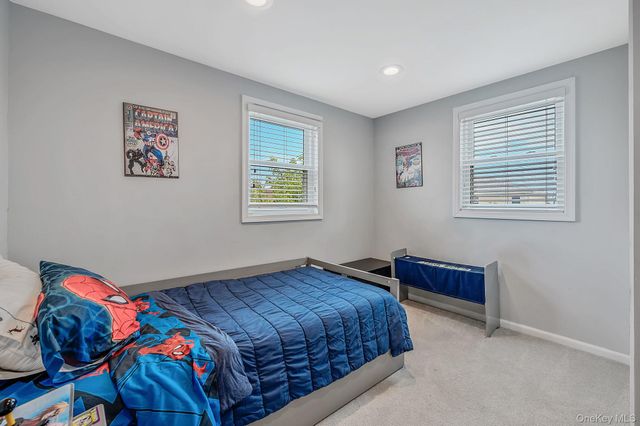 25 E Seacrest Avenue, Lindenhurst, NY 11757