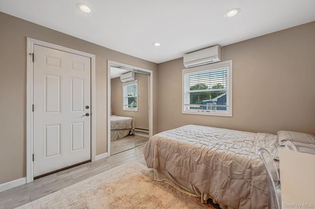 25 E Seacrest Avenue, Lindenhurst, NY 11757