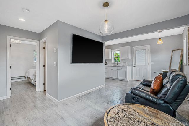 25 E Seacrest Avenue, Lindenhurst, NY 11757