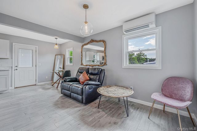 25 E Seacrest Avenue, Lindenhurst, NY 11757