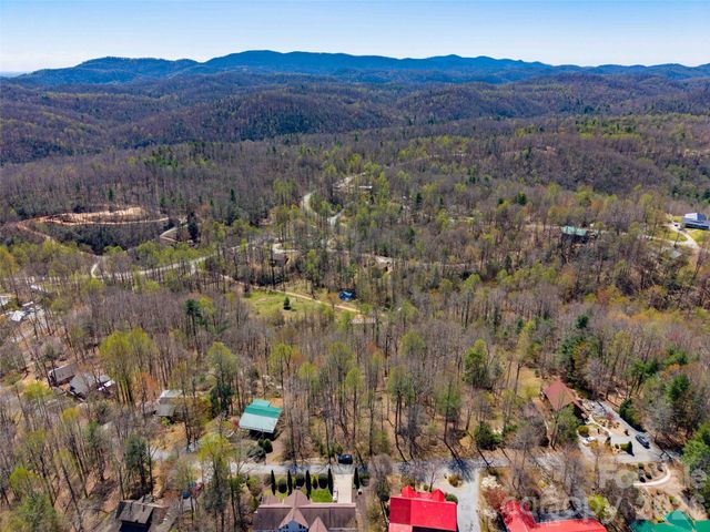 000 Glen Echo Circle, Saluda, NC 28773
