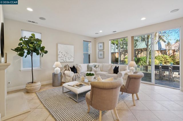 247 Abigail Cir, Danville, CA 94506