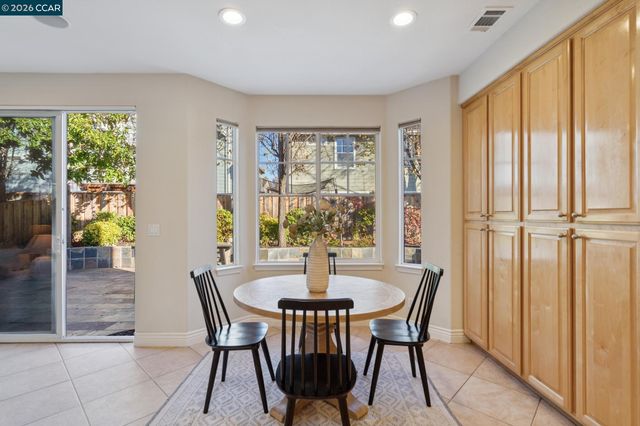 247 Abigail Cir, Danville, CA 94506