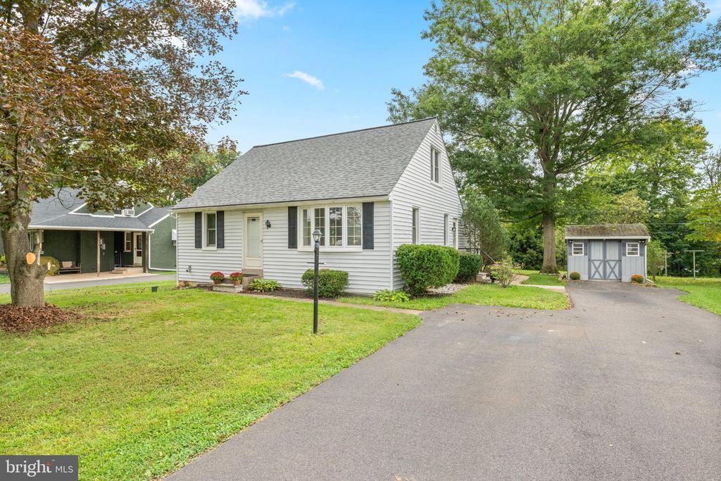 162 MAPLE AVE #, COLLEGEVILLE, PA 19426 — exterior