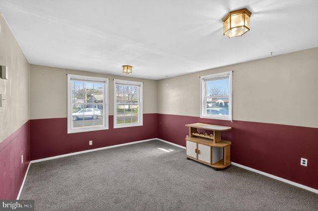 103 DAFFODIL LN, Levittown, PA 19055