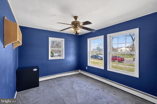 103 DAFFODIL LN, Levittown, PA 19055